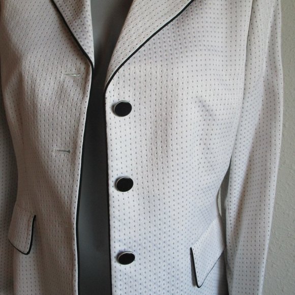 Evan Piccone white professional jacket with black accents. Size 8. New. - Picture 13 of 14